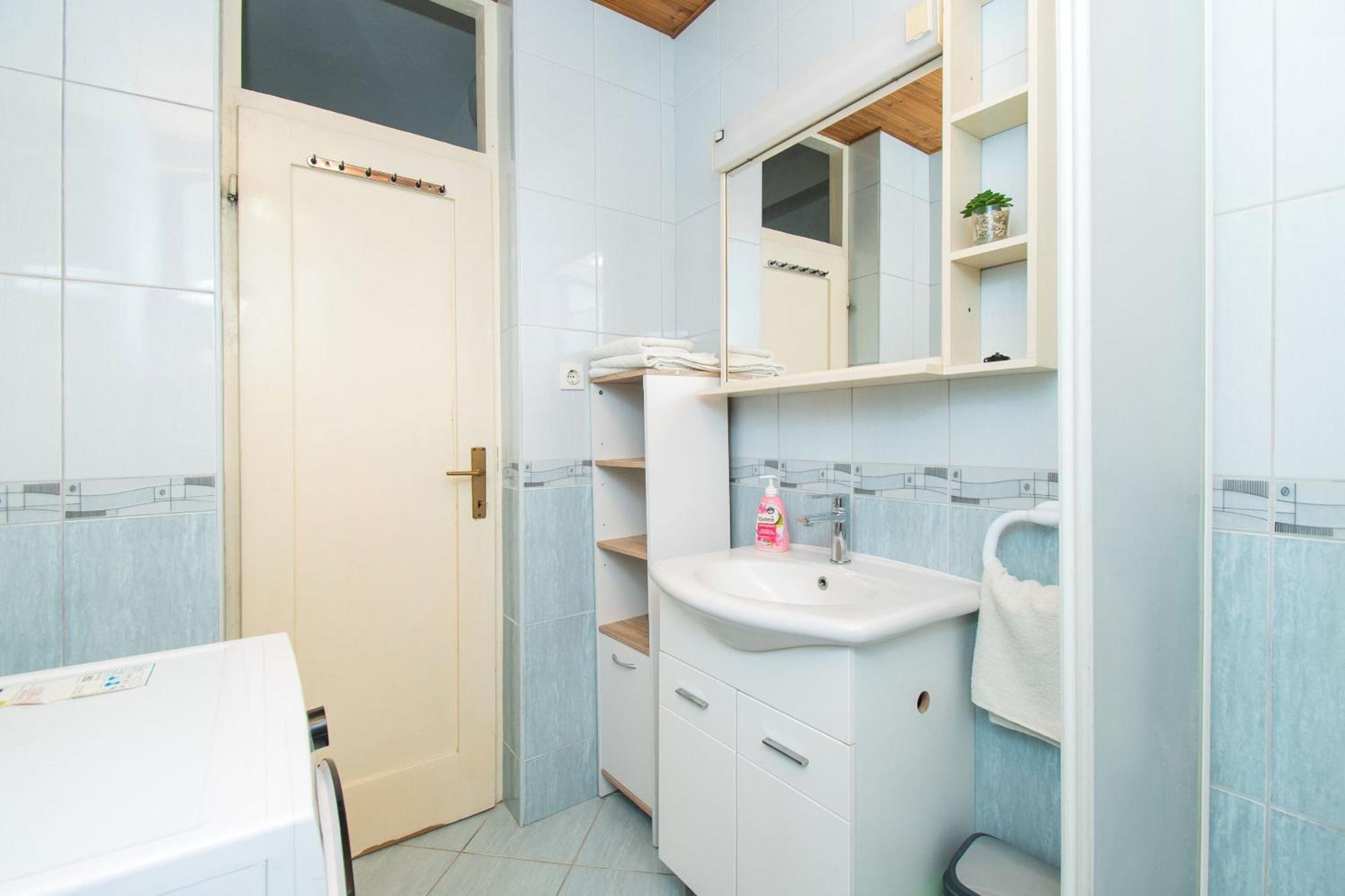 Apartments Kani Нин Екстериор снимка